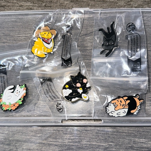 Jewelry - Set of 5 Assorted Enamel Cat Pins